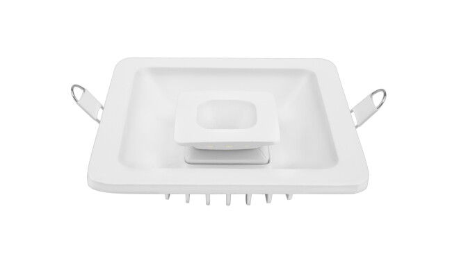 亚傅体育登录照明LED筒灯驱动为恒流隔离外置驱动，便于安装维护，与光源板实现完美匹配。