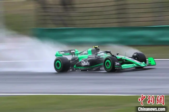 周冠宇正赛第16位发车，上海F1中国大奖赛开启主