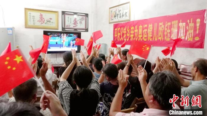 巴黎奥运夜半广西平乐：父老乡亲凌晨观赛为中