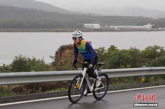 500余名选手雨中竞速 云竹湖自行车赛圆满落幕