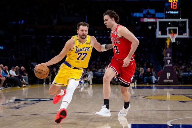 东契奇51+10+9准三双率队狂胜公牛 詹姆斯让权成湖