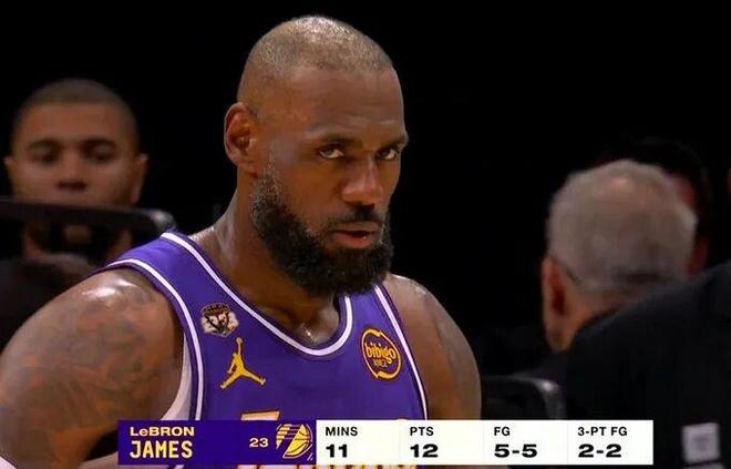 詹姆斯暴扣引领湖人逆转火箭 东契奇砍40分难掩