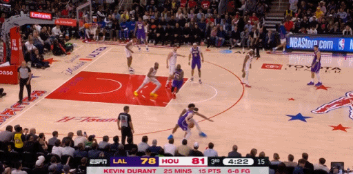 詹姆斯暴扣引领湖人逆转火箭 东契奇砍40分难掩