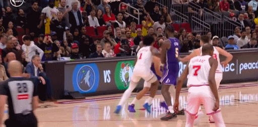 詹姆斯暴扣引领湖人逆转火箭 东契奇砍40分难掩