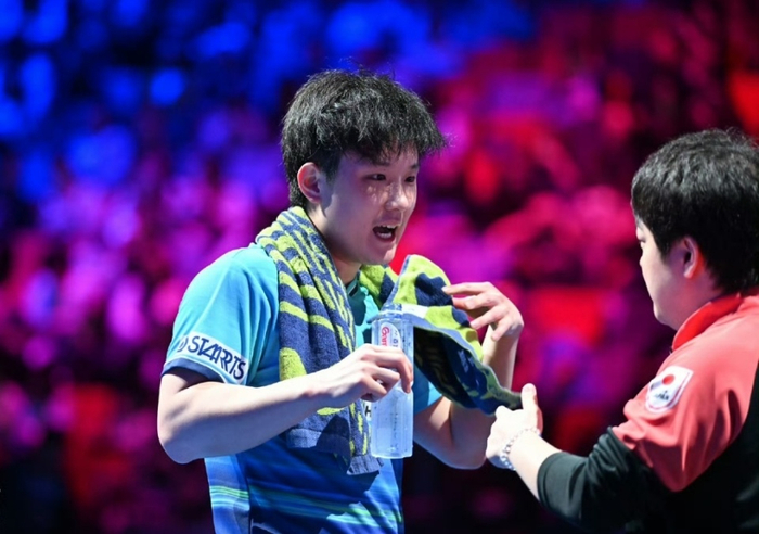 张本智和爆冷出局赛后崩溃落泪 日本选手集体情