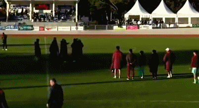 国少助教粗暴推搡球员引争议，赛后冲突引爆舆