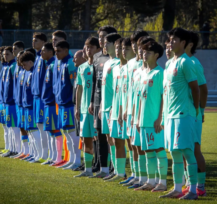 国少助教粗暴推搡球员引争议，赛后冲突引爆舆